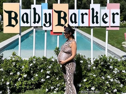 Ini Dia Nama Bayi Laki-laki Travis Barker & Kourtney Kardashian yang Bakal Lahir