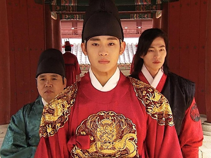 Moon Embracing the Sun (2012)
