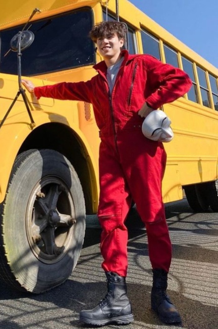 Pada 2022 lalu, ia juga berperan dalam drama Money Heist: Korea sebagai karakter bernama Rio/ Foto: instagram.com/hihyunwoo