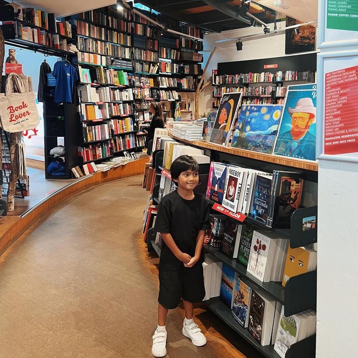 <p>"Mas bayiiii kerennn," kata seorang netizen dengan emotikon hati. "Pintar banget sekala," ungkap netizen lainnya. (Foto: Instagram: @ayudiac)</p>