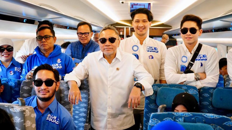 Semringah Zulhas Jajal Perdana Kereta Cepat Whoosh Semringah Zulhas Jajal Perdana Kereta Cepat Whoosh