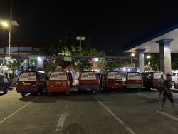 Sopir Angkot di Surabaya Pasang Stiker Dukung Prabowo