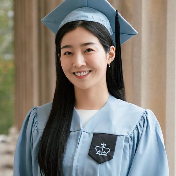 <p>Terakhir, Kim Soo Min pemegang gelar Miss Korea 2018. Sebelumnya, ia menempuh pendidikan S2 di Columbia University, lho Bunda. (Foto: Instagram @sookim1001)</p>