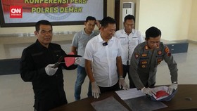VIDEO: Polisi Tangkap Siswa Gorok Guru, Alasan Pelaku Mengejutkan