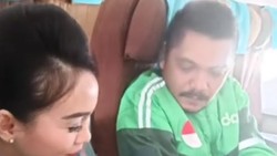 Ini Anggota DPRD Medan yang Viral Naik Pesawat Pakai Jaket Ojol demi Beli Bakpia