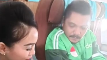 img-title Ini Anggota DPRD Medan yang Viral Naik Pesawat Pakai Jaket Ojol demi Beli Bakpia