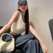 Inspirasi Mix and Match Crop Top ala Idol K-Pop, Stylish dan Cocok untuk Liburan!