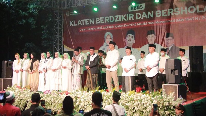 Peringati Maulid, Warga Klaten Padati Zikir dan Selawat di Alun-alun