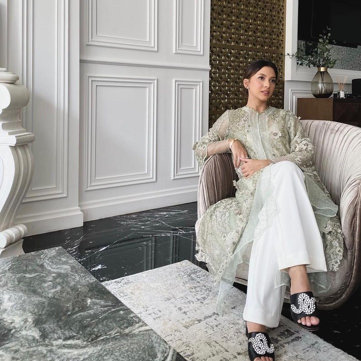 <p>Alisia terbilang aktif menggunakan media sosial Instagram. Ini termasuk membagikan potret-potretnya saat berada di dalam rumah. (Foto: Instagram @alisiarininta22)<br /><br /><br /></p>