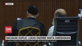 VIDEO: Bacakan Duplik, Lukas Enembe Minta Dibebaskan