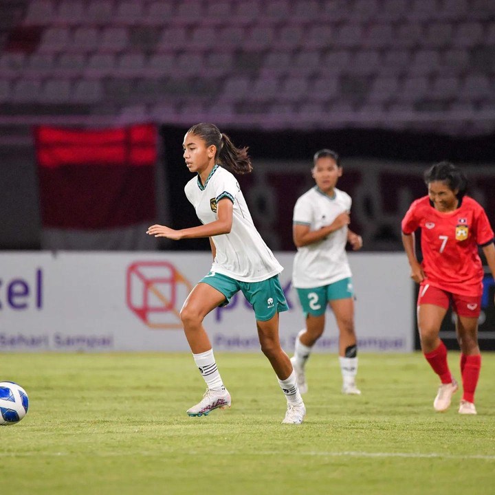 <p>Di usianya yang terbilang masih muda ini, Claudia sudah berhasil menjadi sorotan di dunia sepak bola, terutama sepak bola putri. (Foto: Instagram@c.a.scheunemann)</p>