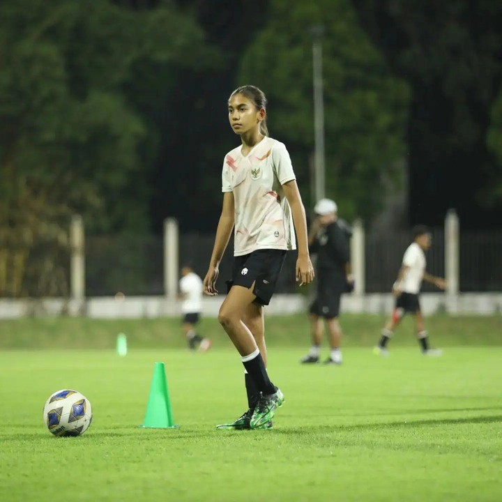 <p>Claudia merupakan seorang perempuan blasteran Indonesia dan Jerman. Ia diketahui lahir pada 24 April 2009 dan saat ini baru menginjak usia 14 tahun. (Foto: Instagram@c.a.scheunemann)</p>