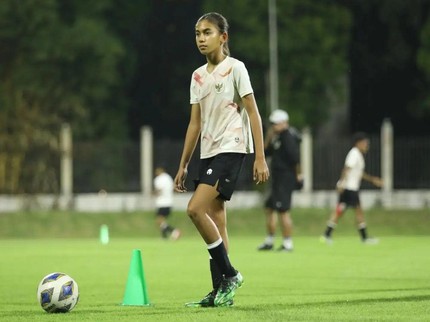 7 Potret Memesona Claudia Scheunemann, Bomber Timnas U-19 Putri