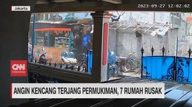 VIDEO: Detik-detik Angin Kencang Terjang Permukiman