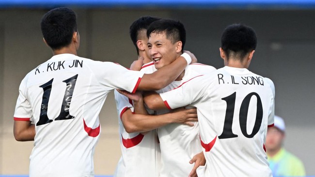 Sebanyak lima tim memastikan lolos ke babak perempat final sepak bola putra Asian Games 2023 yang digelar pada Rabu (27/9).