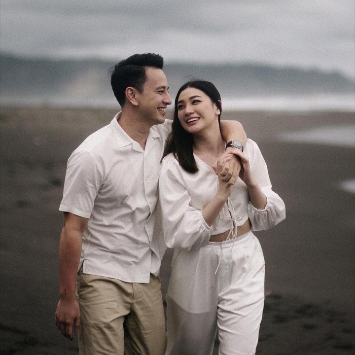 <p>Kebahagiaan tengah menyelimuti pasangan artis, Billy Davidson dan Patricia Devina Dextra. Pasalnya, keduanya tengah menantikan kelahiran anak kedua mereka. (Foto: Instagram@billydavidson_)</p>