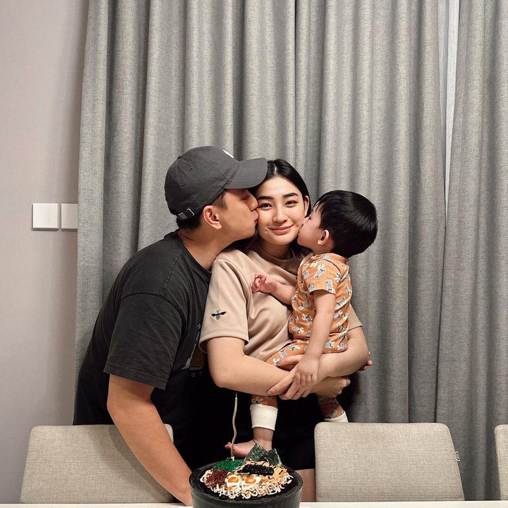 <p>Resmi menikah pada 13 Februari 2021, pasangan ini sudah mengarungi bahtera rumah tangga selama dua tahun dan jauh dari gosip miring. (Foto: Instagram@billydavidson_)</p>