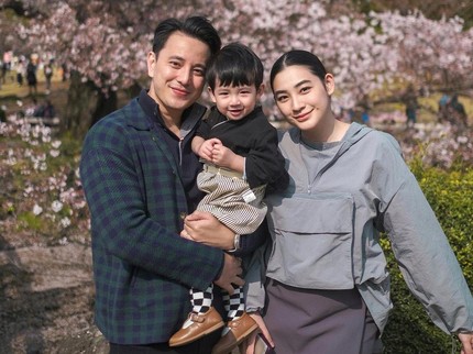 Potret Gender Reveal Anak Kedua Billy Davidson, Bakal Punya Bayi Perempuan