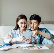 4 Pasangan Zodiak Ini Punya Ikatan Cinta yang Kuat, Nggak Gampang Putus dan Positive Vibes Banget!