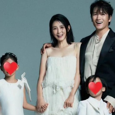 Ji Sung dan Lee Bo Young Pamer Foto Bak Keluarga Cemara