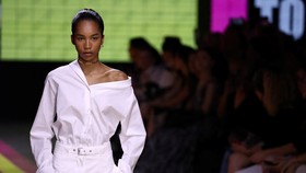 Maria Grazia Chiuri dan Koleksi Dior Penuh Pesan