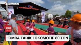 VIDEO: Lomba Tarik Lokomotif 80 Ton untuk Memeriahkan HUT PT KAI ke-78