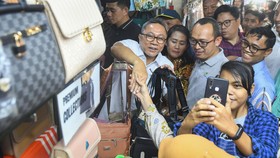 Rajin Keliling Pasar, Zulhas Temukan Biang Kerok Pedagang Sepi Pembeli