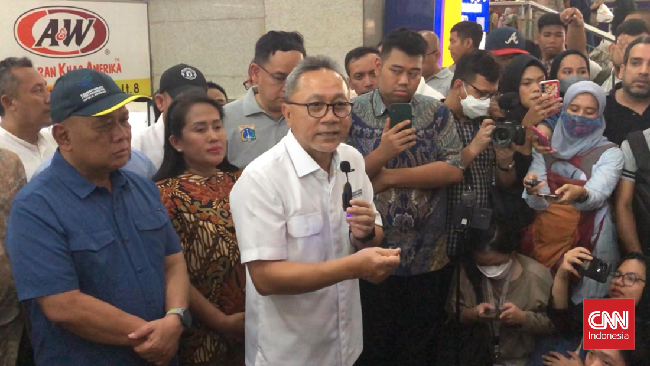 Presiden Prabowo Subianto memangkas jalur distribusi pupuk. Keputusan diambil dalam rapat terbatas (ratas) pangan di Istana Selasa (26/11).