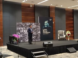 Peringati HUT ke-76, Luhut Luncurkan Buku Luhut di Mata Kita-Kita