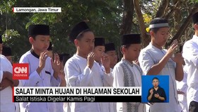 VIDEO: Salat Minta Hujan di Halaman Sekolah