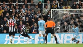 Hasil Piala Liga: Disikat Newcastle, Man City Tersingkir
