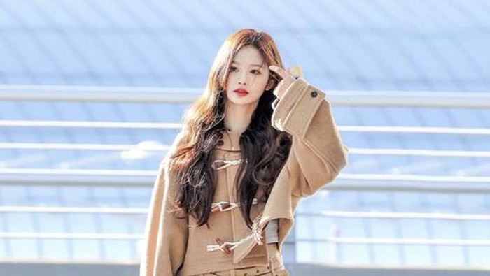 8 Potret Cantik Idol Korea yang Tetap Stylish di Berbagai Momen, Termasuk Saat di Bandara!