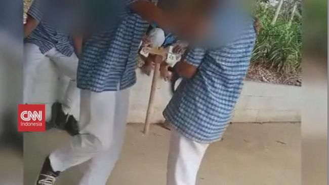 VIDEO: Viral, Kakak Kelas Aniaya Siswa SMP