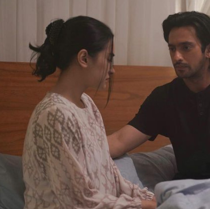 <p>Akting dan chemistry dari Omar Daniel dan Nadya Arina di <em>Film Hati Suhita</em> membuat para penonton terpukau. Omar Daniel berhasil mendalami perannya sebagai seorang suami, lho. (Foto: Instagram @omardaniel_)</p>