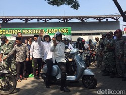 Anies-Cak Imin Naik Heli ke Jombang, Lalu Boncengan Vespa ke Denanyar