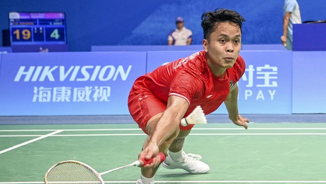 Tunggal putra Indonesia Anthony Sinisuka Ginting sukses membuat pemain Taiwan Wang Tzu Wei frustrasi di Asian Games 2023.