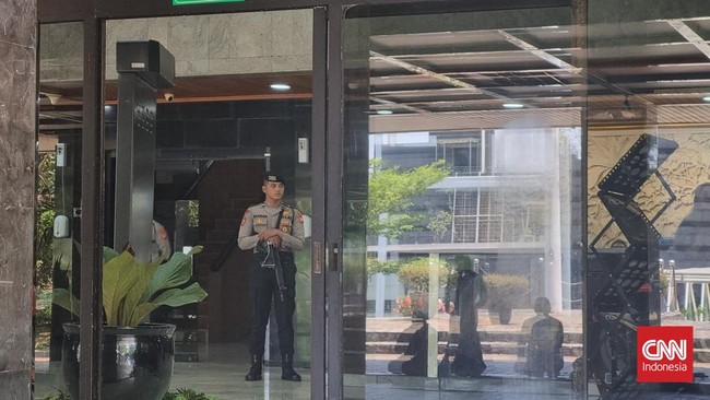 KPK mengamankan sejumlah dokumen dan bukti elektronik saat menggeledah kantor Kementan.