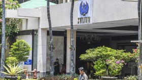Kubu Pontjo Sutowo Protes Pintu Masuk Hotel Sultan Dibeton Lagi