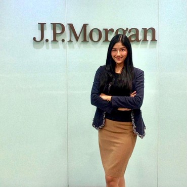 Berhenti Kerja Usai Dinikahi Kaesang, 7 Potret Lawas Erina Gudono Jadi Wanita Karier