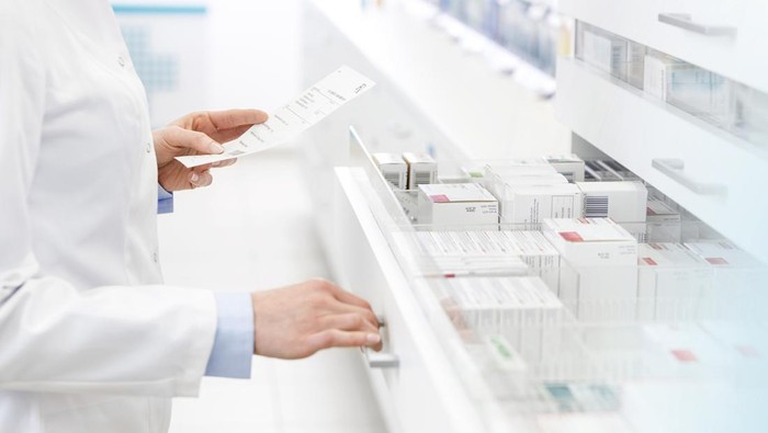 Pelajari langkah strategis agar proses perizinan apotek lebih efisien dan minim hambatan.