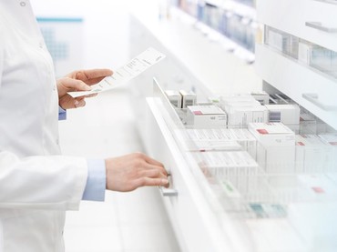 img-title Pengertian, Manfaat, & Efek Samping Neuralgin, Obat yang Diminum Nafa Urbach