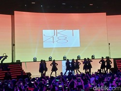 Aksi Manis JKT48 di Hub Space X KAI Expo 2023