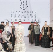 Sambut Hari Batik Nasional, Sederet Desainer IPMI Persembahkan Pesona Ragam Batik Lewat KAART JAGAT