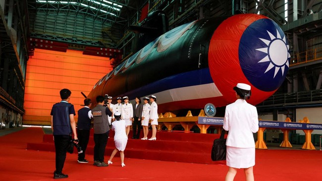 FOTO: 'Tampang' Kapal Selam 'Monster Laut' Taiwan untuk Hadapi China