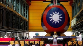 FOTO: 'Tampang' Kapal Selam 'Monster Laut' Taiwan untuk Hadapi China