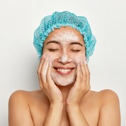 5 Kebiasaan Kecil Ini Jadi Penyebab Manfaat Facial Wash Jadi Nggak Mempan, Suka Kamu Lakukan?