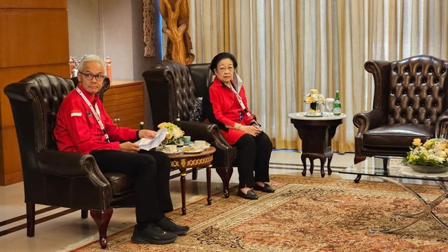 Menurut Ganjar, jika memang ingin bertemu, Presiden Jokwoi bisa langsung mengontak Ketum PDIP Megawati Soekarnoputri.