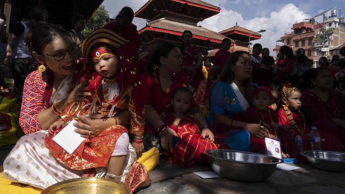 FOTO: Kumari Puja, Ritual Pemberi Berkah ke Anak Perempuan