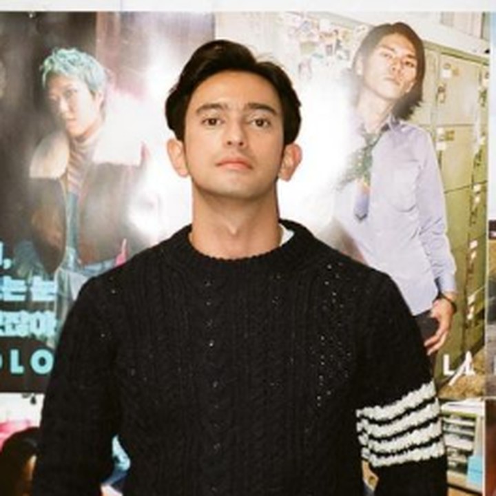 <p>Pemuda 28 tahun ini tak berhenti membuat Netizen jatuh hati dengan ketampanannya nih, Bunda. Berbagai pujian terus tertuju pada ketampanannya. "Ganteng bgt sihhh," ujar akun @nvia****. (Foto: Instagram @omardaniel_)</p>