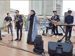 Sambut Batik Nasional, Risty Tagor Ramaikan Fashion Show Batik Legend Cirebon